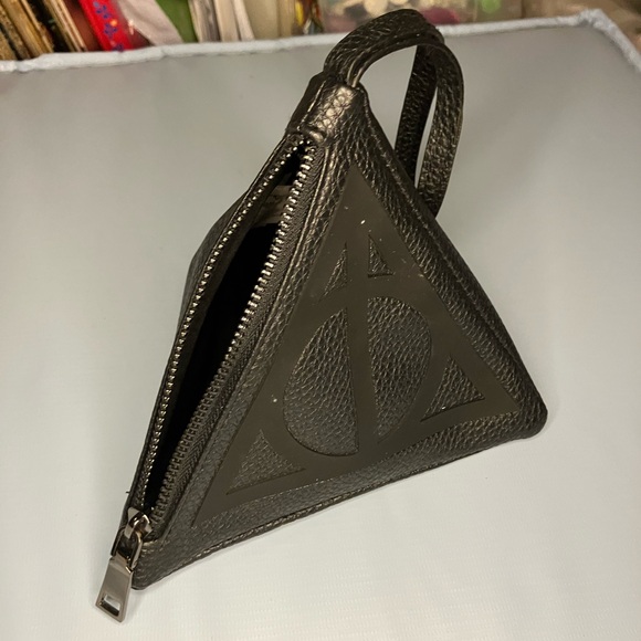 Universal Studios Harry Potter Black Pyramid wristlet bag - Picture 1 of 2